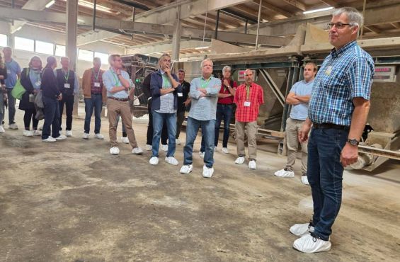 Erläuterungen zur Steuerung der Dünger-Mischanlage durch den Produktionsleiter  Thorsten Trepte, agron GmbH.