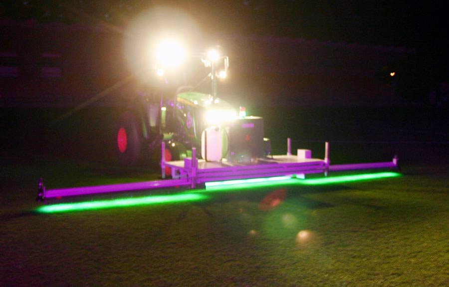 Einsatz des RHENAC UV-C Rasenentkeimer.