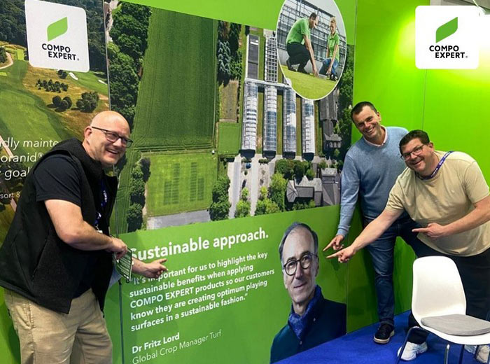 Verantwortliche Head-Greenkeeper aus der deutschen Bundesliga am  SALTEX-Messestand der Firma COMPO EXPERT. 