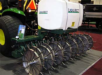 Jumbo-Rolle als Rasenteppich