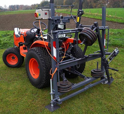 Prototyp des mobilen Divot-Makers „Osnafoot“